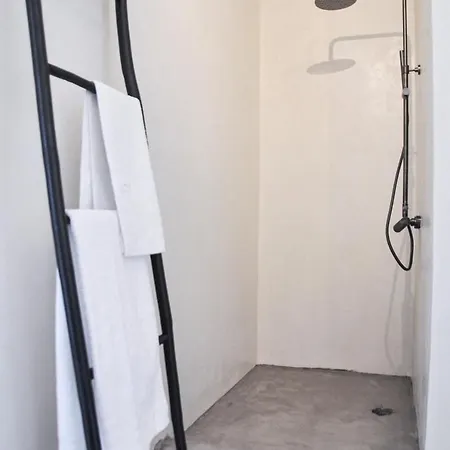 Cave Kır Evi Sarakíniko